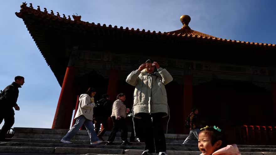 China extends visa-free policy to end-2026, adds Sweden to scheme