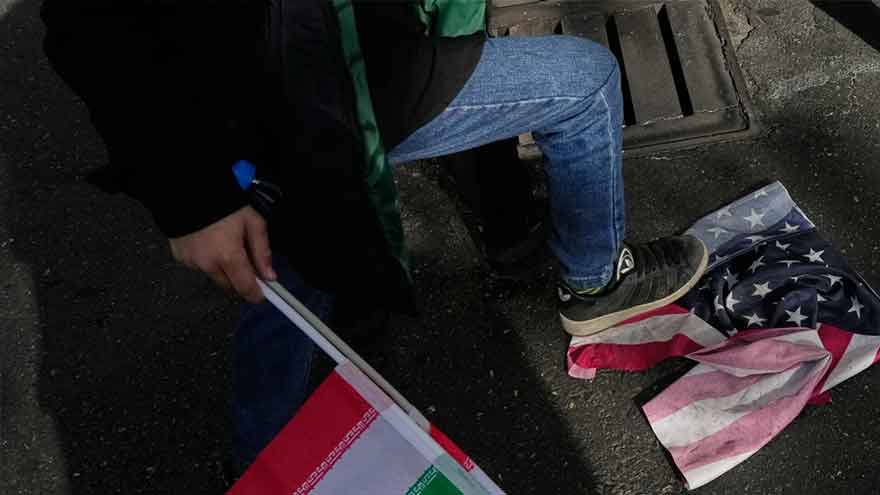  Iranians commemorate anniversary of 1979 US embassy takeover at time of tensions