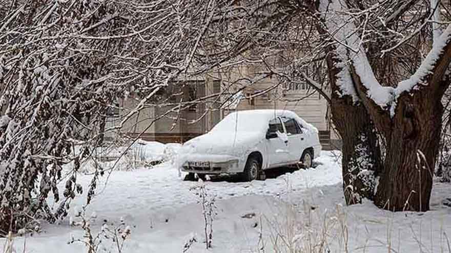 Snowfall blankets northern areas, intensifying cold across tourist spots