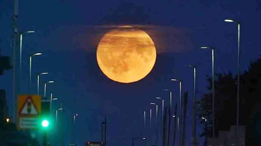 Fans caught glimpse of supermoon before it disappeared