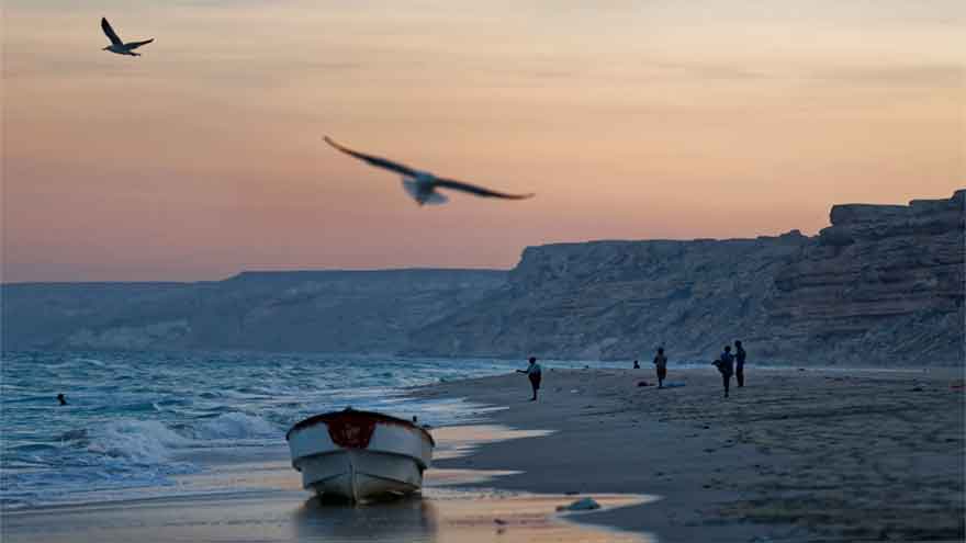 Attackers board a ship off the coast of Somalia after firing rocket-propelled grenades
