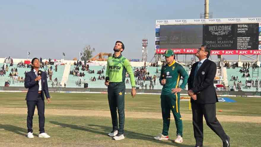 South Africa opt to bat first against Pakistan in ODI series decider