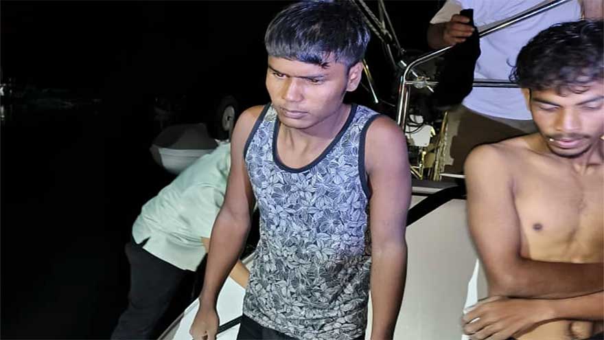 A boat from Myanmar with hundreds of migrants capsizes off Malaysia, 1 body found and 10 rescued