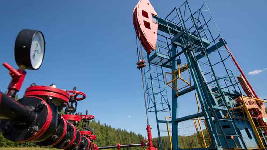 Oil gains on optimism US government to reopen soon