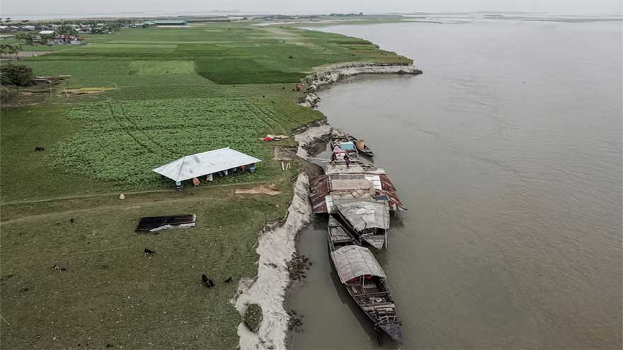 Dunya News When rivers swallow land: Bangladesh's endless battle with erosion
