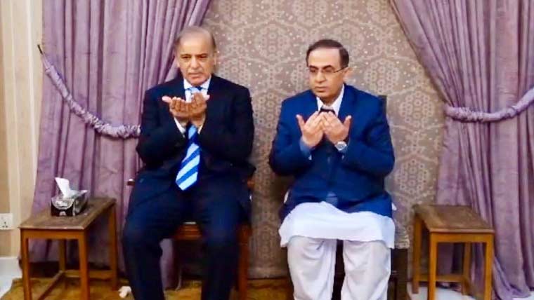 شہباز شریف کی عرفان صدیقی مرحوم کے گھر آمد، اہل خانہ سے اظہار تعزیت کیا