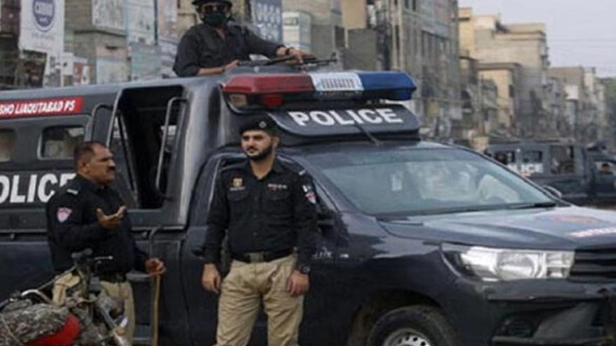 Karachi police nab two robbers in Jamshed Quarters area