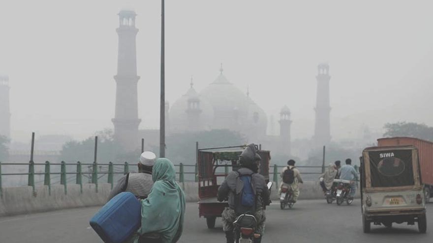 Toxic air engulfs Punjab, Lahore tops global pollution chart