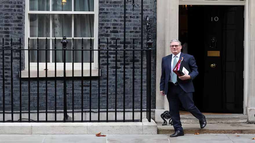 UK lobbying Poland to buy Swedish submarines, sources say