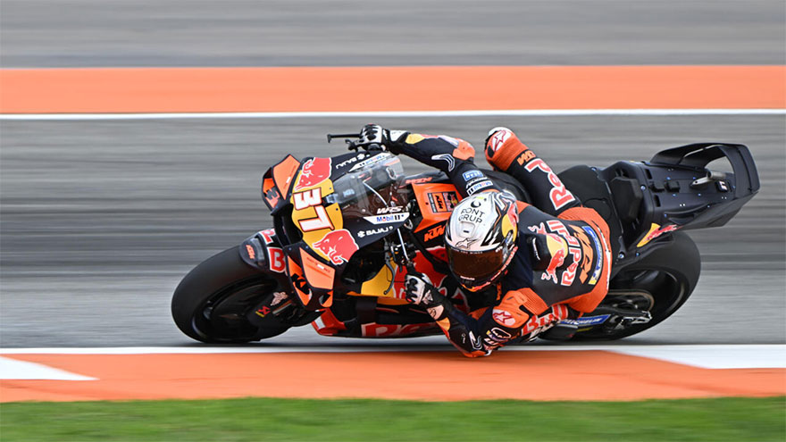 Acosta top in Valencia MotoGP practice as Martin returns