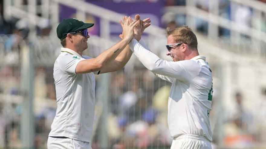 Harmer stars as South Africa bowl out India for 93 to win Test