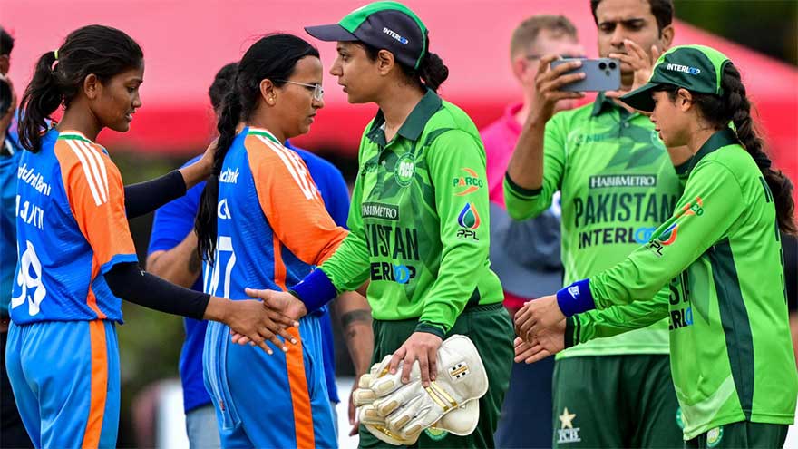 Pakistan and India blind women show spirit of cricket with handshakes