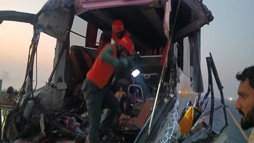 One killed, 12 injured in Khanewal road accident