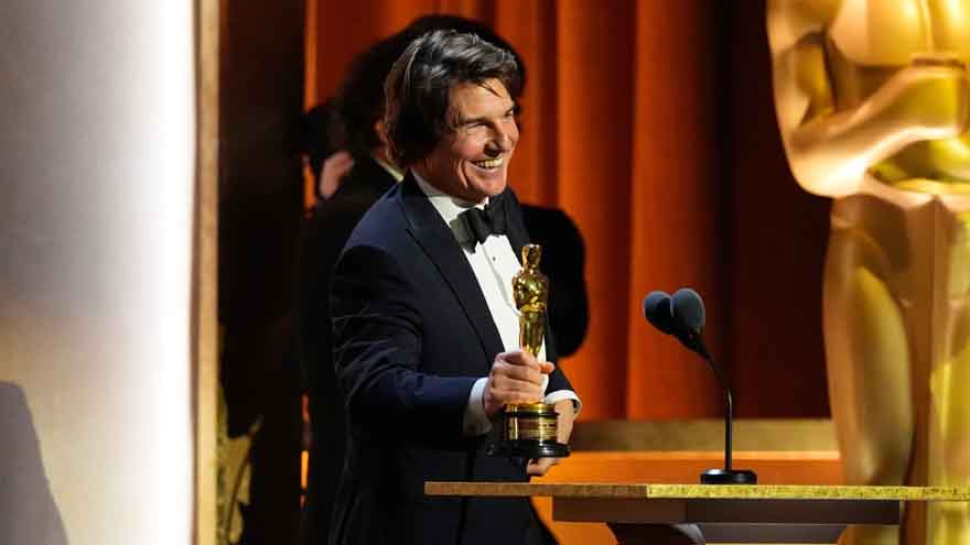 Tom Cruise finally gets his Oscar moment with a lifetime achievement trophy at the Governors Awards