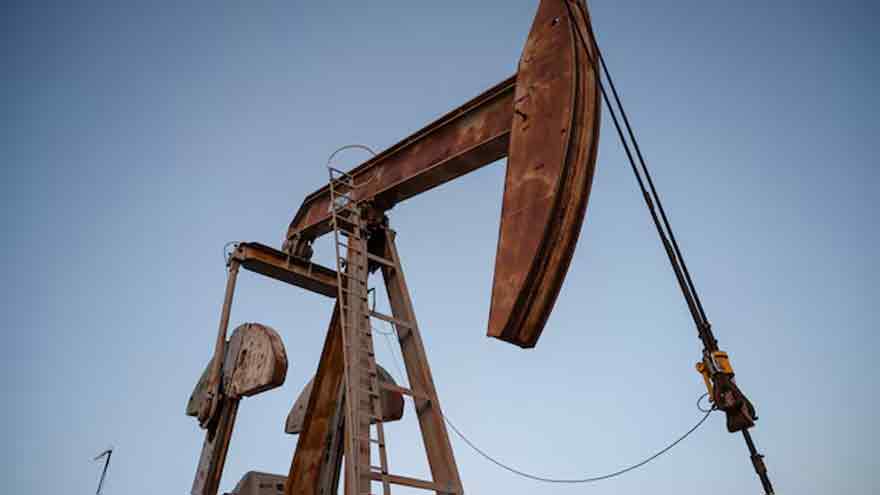 Oil edges up as US peace push may add to oversupply, though stockpile pull lends support