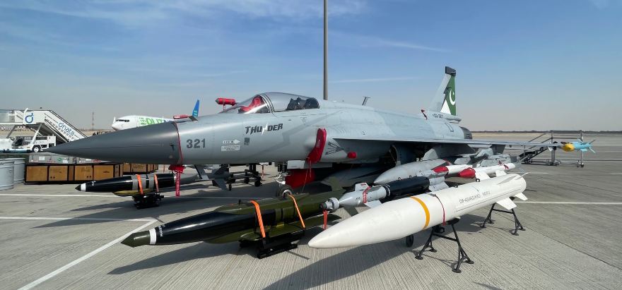 Pakistan Air Force chief holds strategic talks at Dubai Airshow as JF-17 Thunder shines