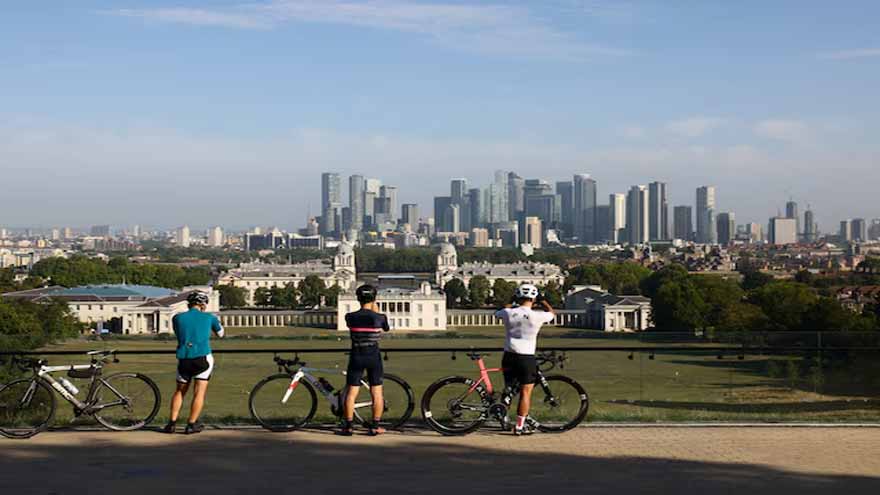 Most foreign workers in UK face longer wait for settled status