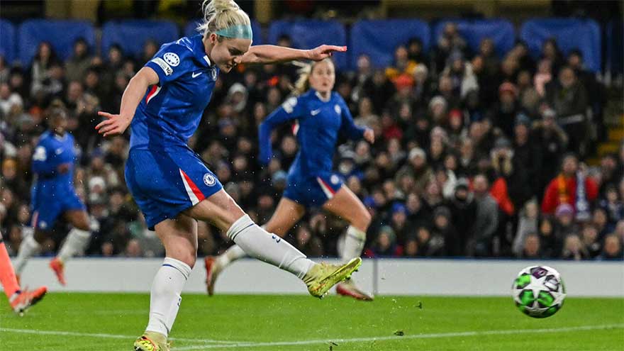 Carpenter strikes for Chelsea but Barca hold on for draw in Women's Champions League