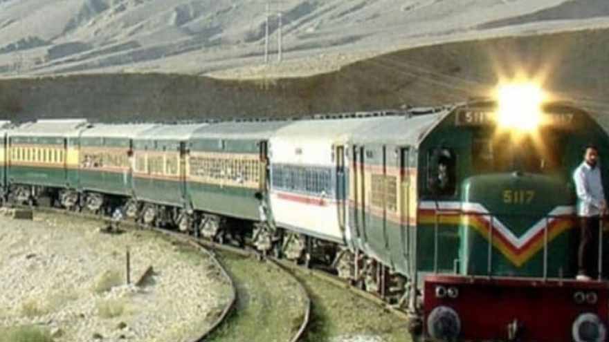 Two Quetta-bound trains halted at Jacobabad station over security concerns