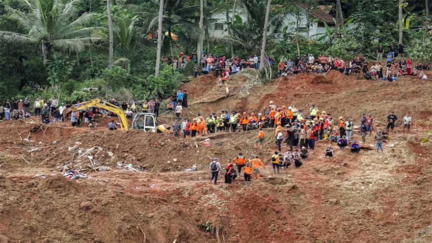 Death toll from Indonesia's Central Java landslides rises to 30