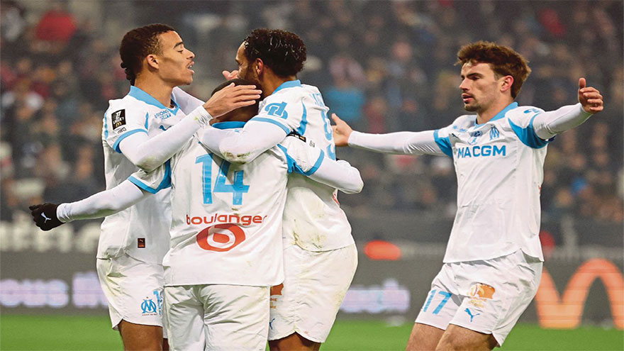 Marseille wallop Nice to climb top in France