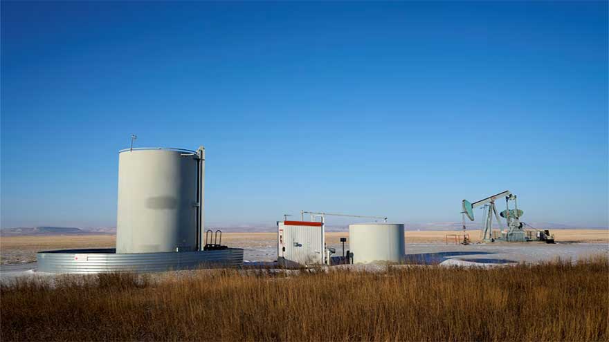 Oil prices settle down at lowest in a month as US seeks Russia-Ukraine peace deal