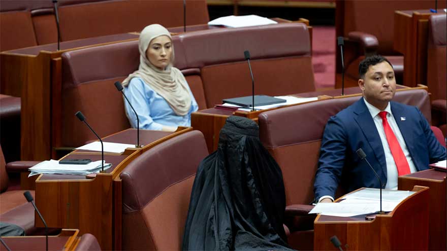 Far-right Australian politician dons burqa in parliament