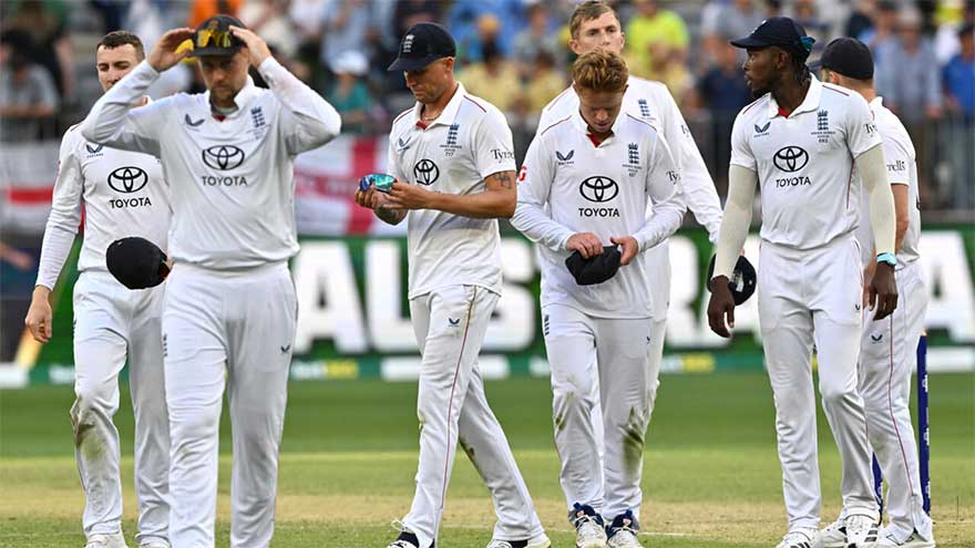 'Amateurish' England lashed for skipping pink-ball warm-up