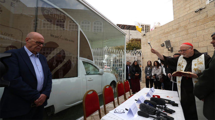 Popemobile transformed into Gaza mobile children's clinic