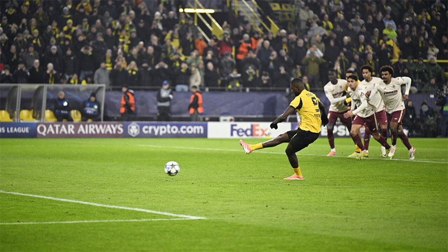 Guirassy scores twice as Dortmund cruise past 10-man Villarreal
