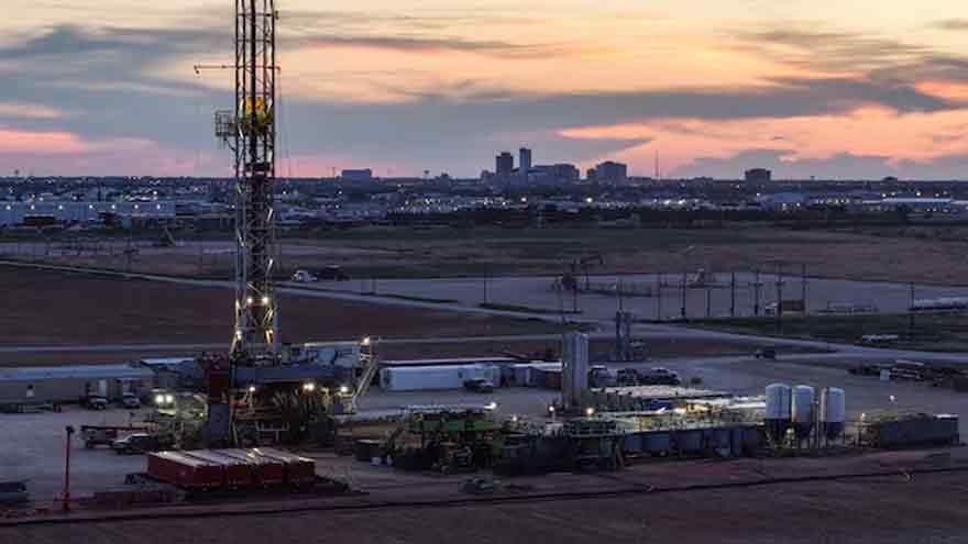 Oil stabilises after Ukraine peace talks push prices to one-month lows