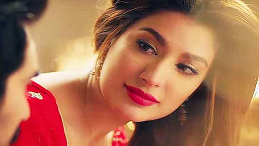 Mehwish Hayat names actors who 'flirt the most' in Pakistan's showbiz