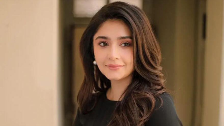 Watch: Dur-e-Fishan Saleem's '1 Crore Rupees' painting claim goes viral