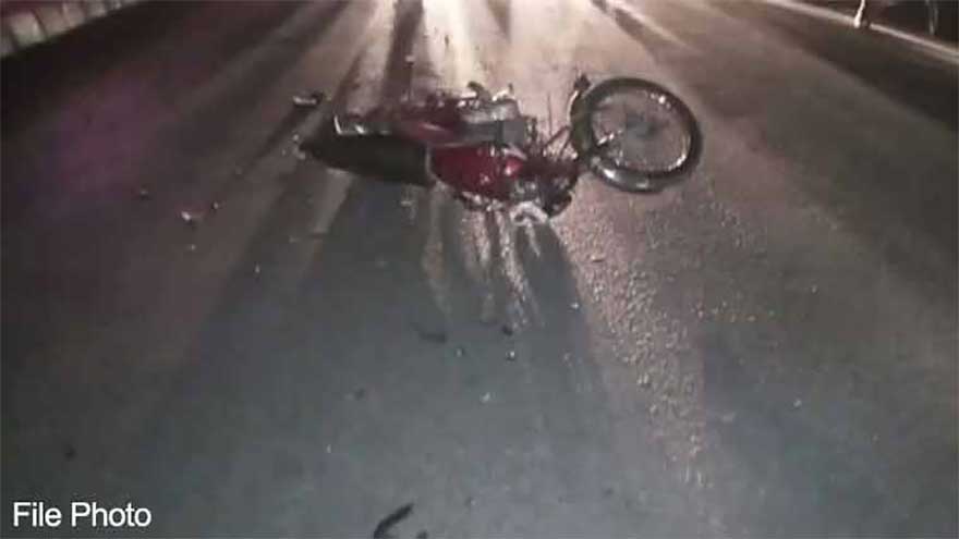 Karachi road accident claims life of motorcyclist