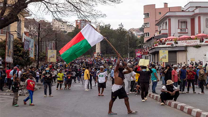 Madagascar protesters return to streets despite move to dissolve government