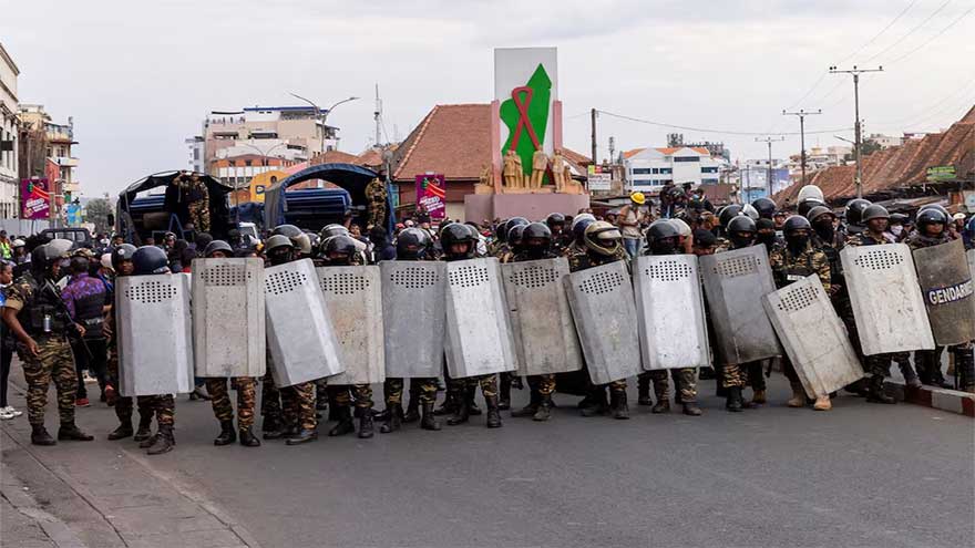 Madagascar protesters return to streets despite move to dissolve government