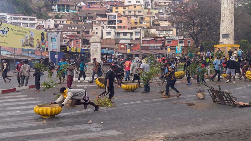 Madagascar protesters return to streets despite move to dissolve government