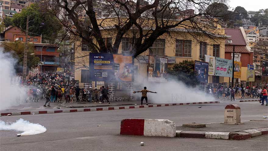Madagascar protesters return to streets despite move to dissolve government