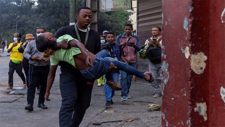 Madagascar protesters return to streets despite move to dissolve government