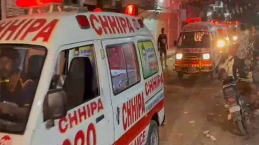 Road accidents claim two lives in Karachi