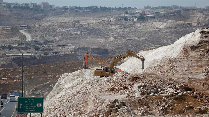 Israeli bulldozers in West Bank carve up hopes for Palestinian state