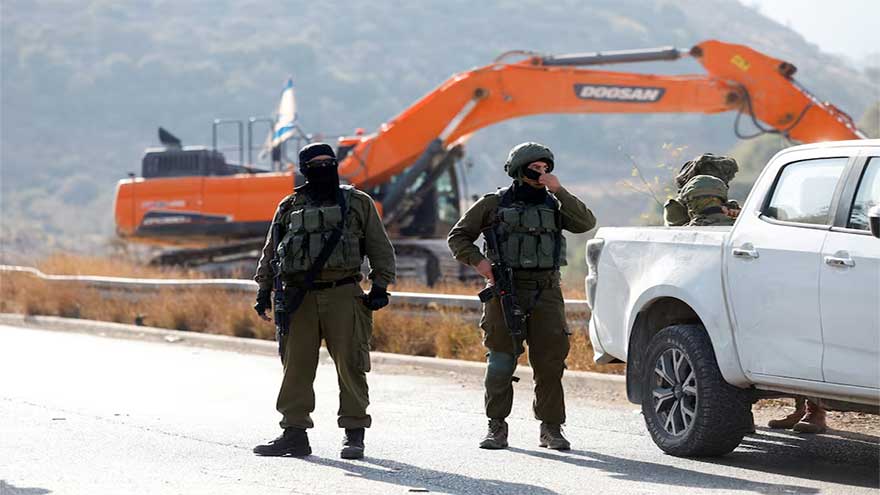 Israeli bulldozers in West Bank carve up hopes for Palestinian state