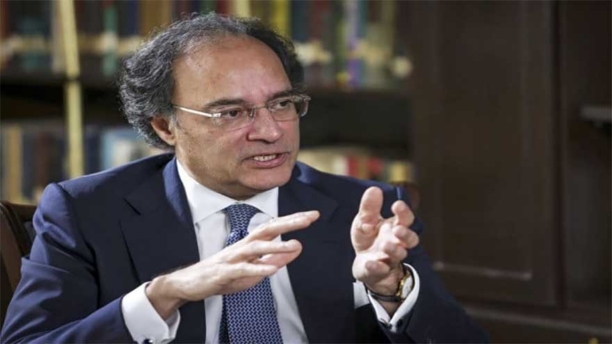 FinMin says Pakistan expects remittances to hit $43bn