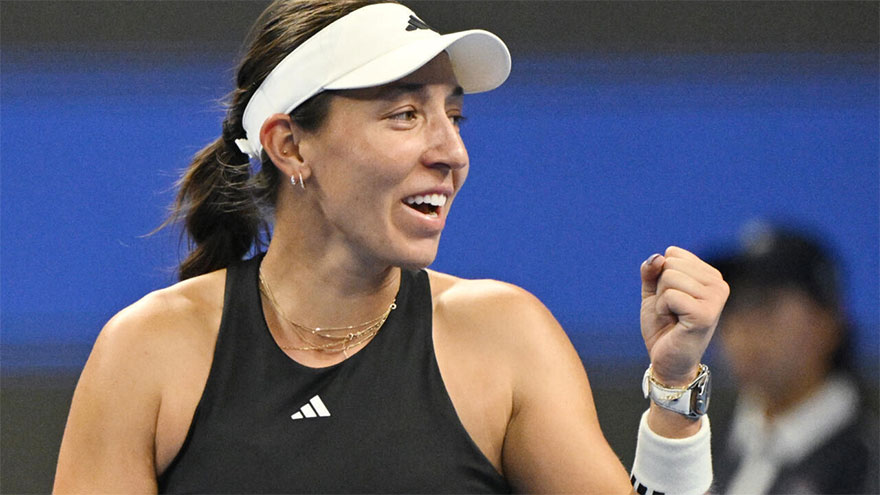 Pegula fights past Navarro for Noskova semi-final in Beijing