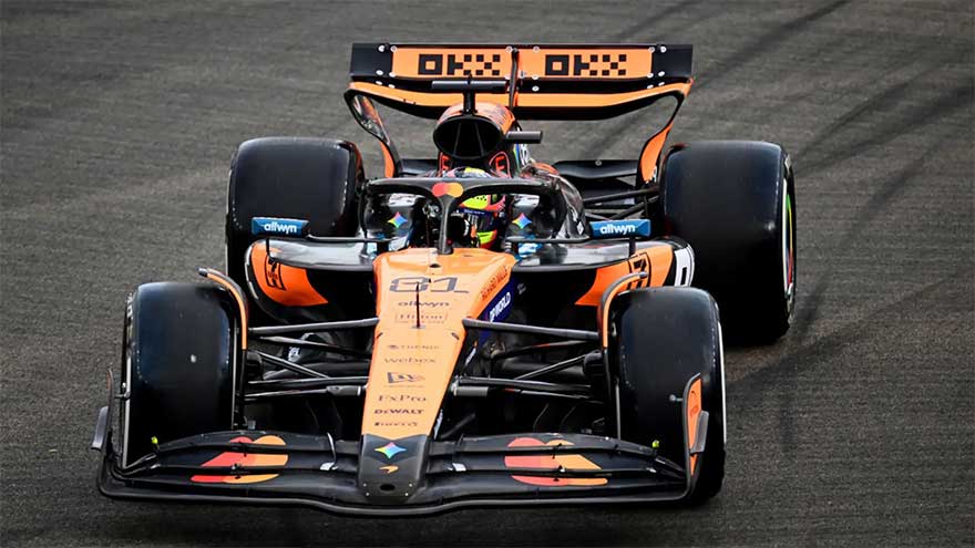 Piastri sets pace in chaotic Singapore second practice