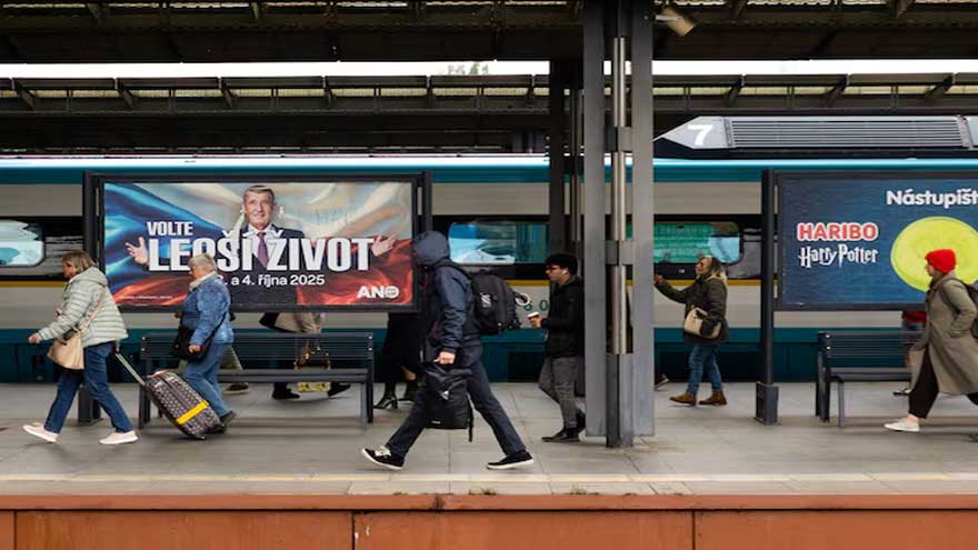 Populist billionaire Babis's party on track to win Czech election