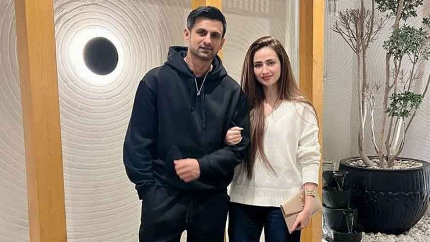 Shoaib Malik rubbishes rumours of separation with Sana Javed