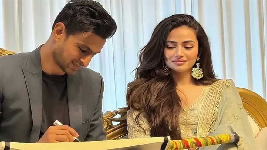 Sana Javed, Shoaib Malik end rumours about 'strained' relationship