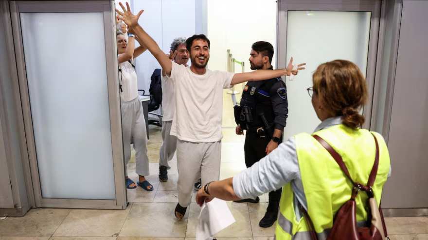 Israel deports Greta Thunberg and 170 other activists to Greece and Slovakia