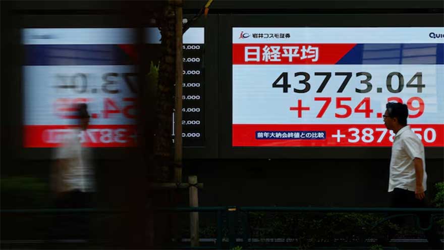 Stocks drop, gold cracks $4,000 on political anxiety